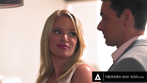 Hawt sweetheart takes in the kitchen