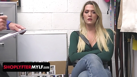 Sexy girl shows off and sucks