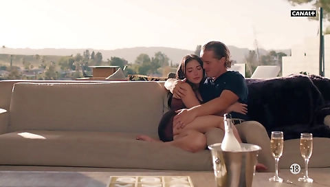 Shaky mature and sexy girls have a sex