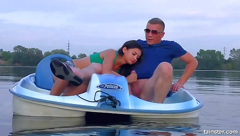 Sexy chick fucks her boyfriendo