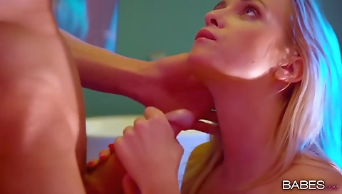 Sexy blonde fucked by foot girls