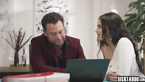 Hawt milf gets a pussy creampie