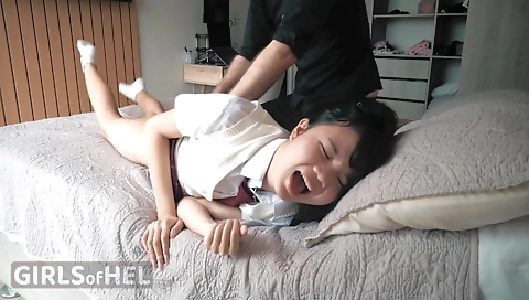 Sexy young slut gets creampie