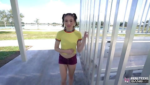 Sexy slutty chick fucked in threesome