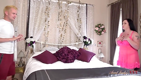 Sexy young fruits legsexly shows her feet